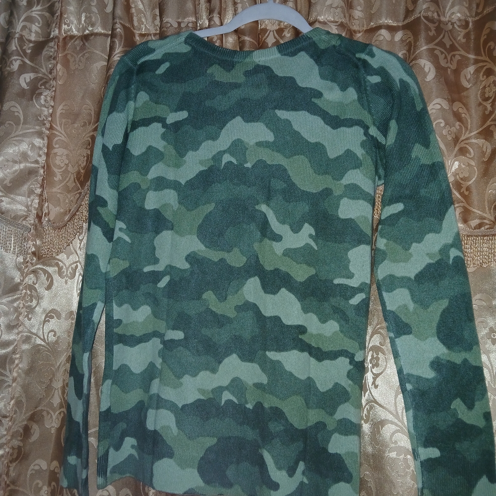 Charter Club Green Camo Long Sleeve Crewneck Tee - Picture 2 of 6